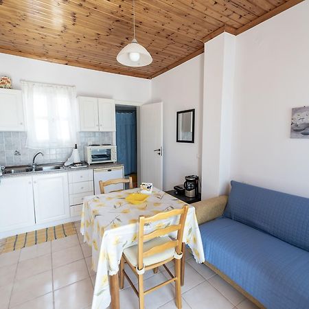 Filoxenia Apartments Chalki Town Luaran gambar