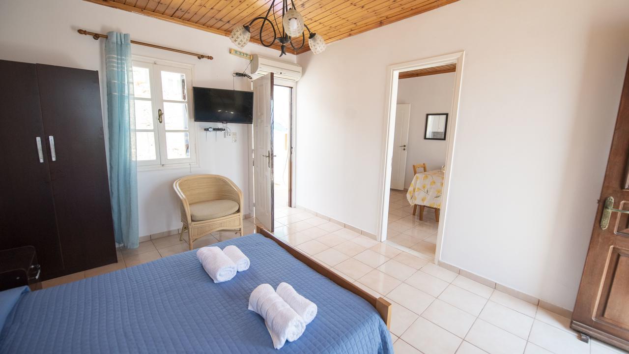 Filoxenia Apartments Chalki Town Luaran gambar